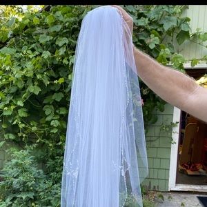 Headed wedding veil
